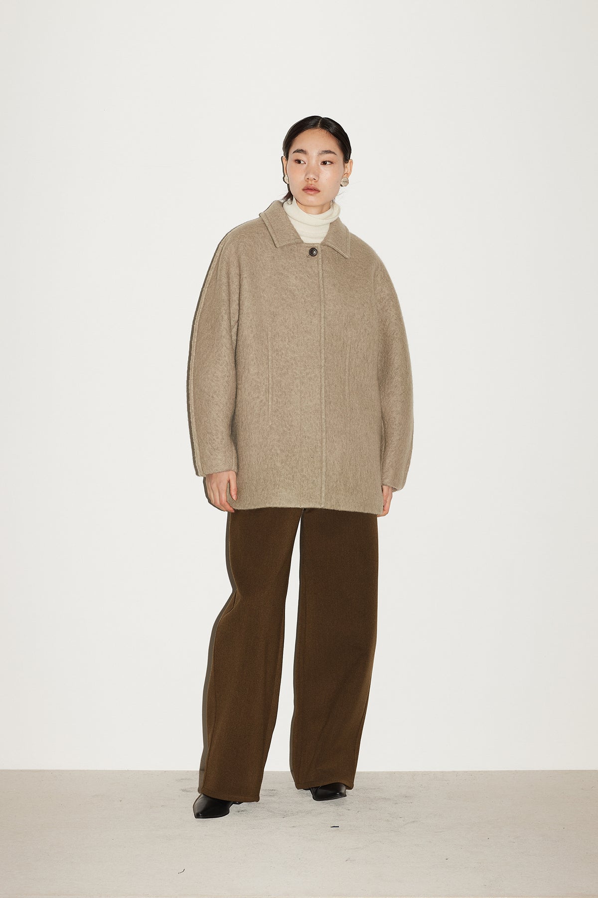 WOOL CURVED PANTS [KHAKI BROWN]