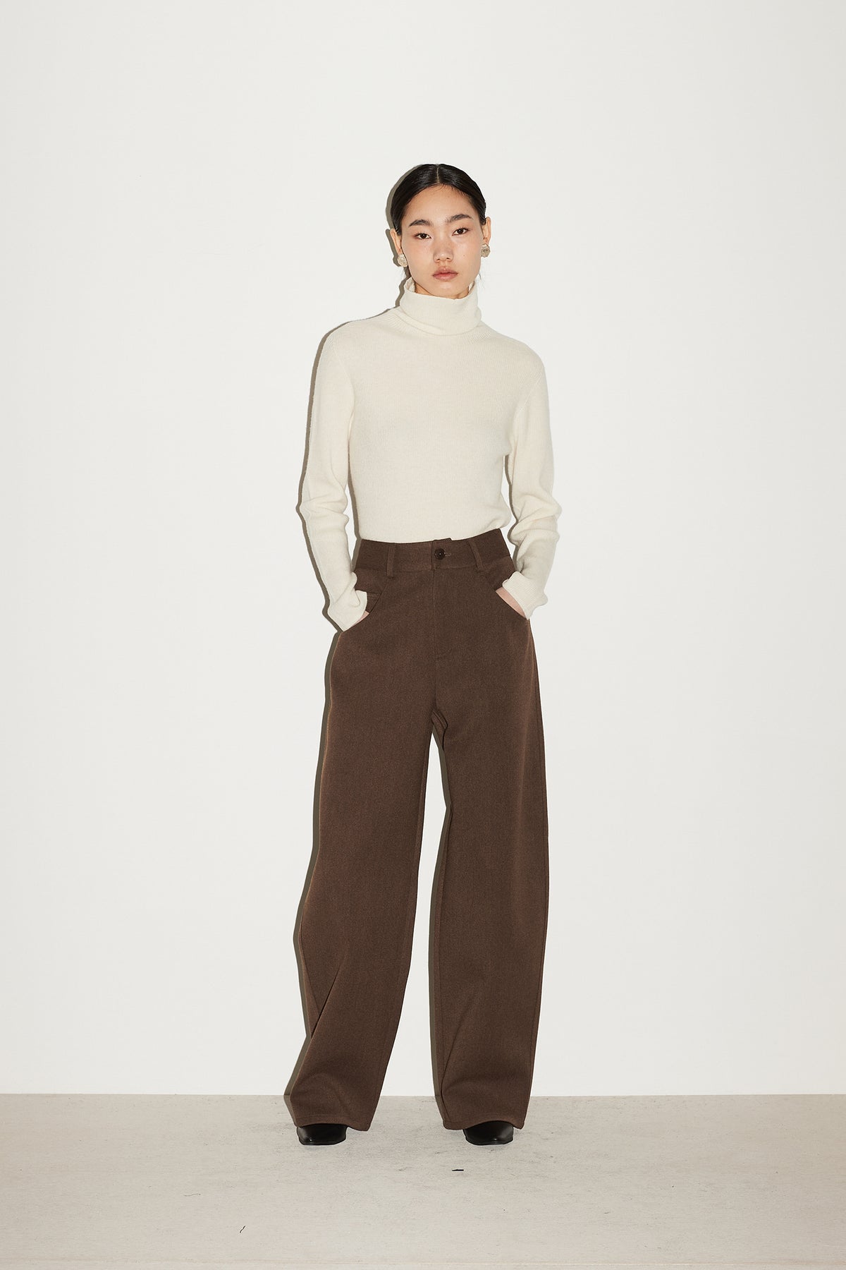 WOOL CURVED PANTS [KHAKI BROWN]