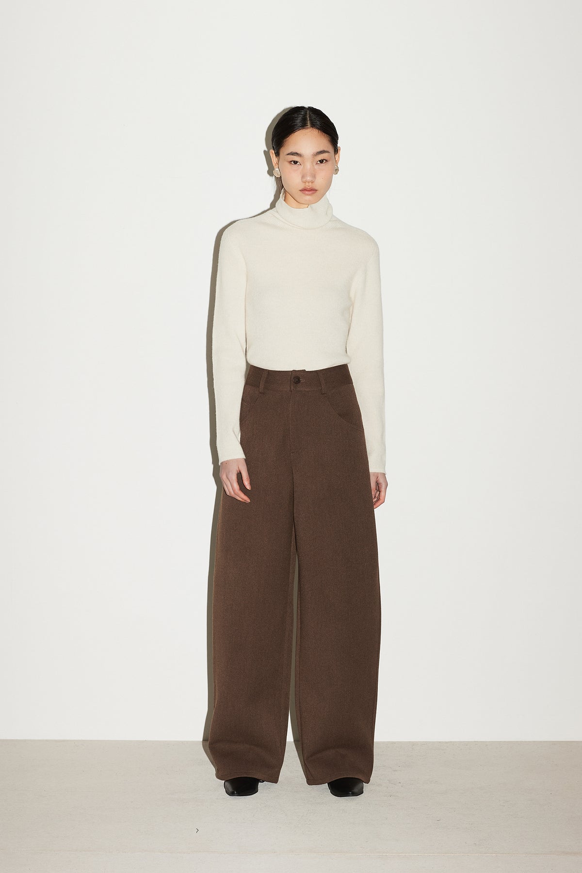 WOOL CURVED PANTS [KHAKI BROWN]