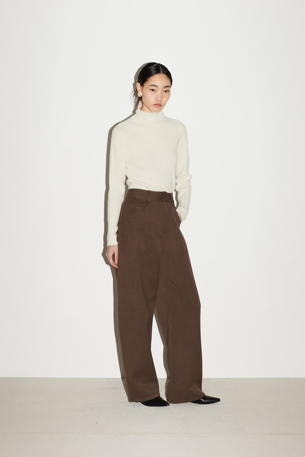 WOOL CURVED PANTS [KHAKI BROWN]