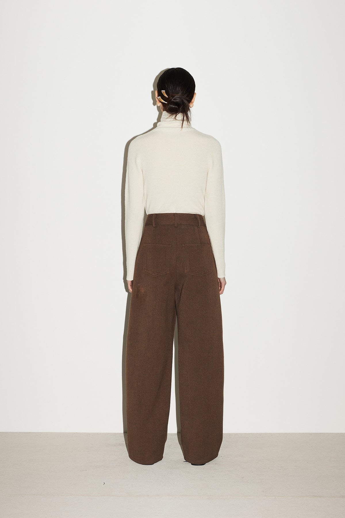 WOOL CURVED PANTS [KHAKI BROWN]