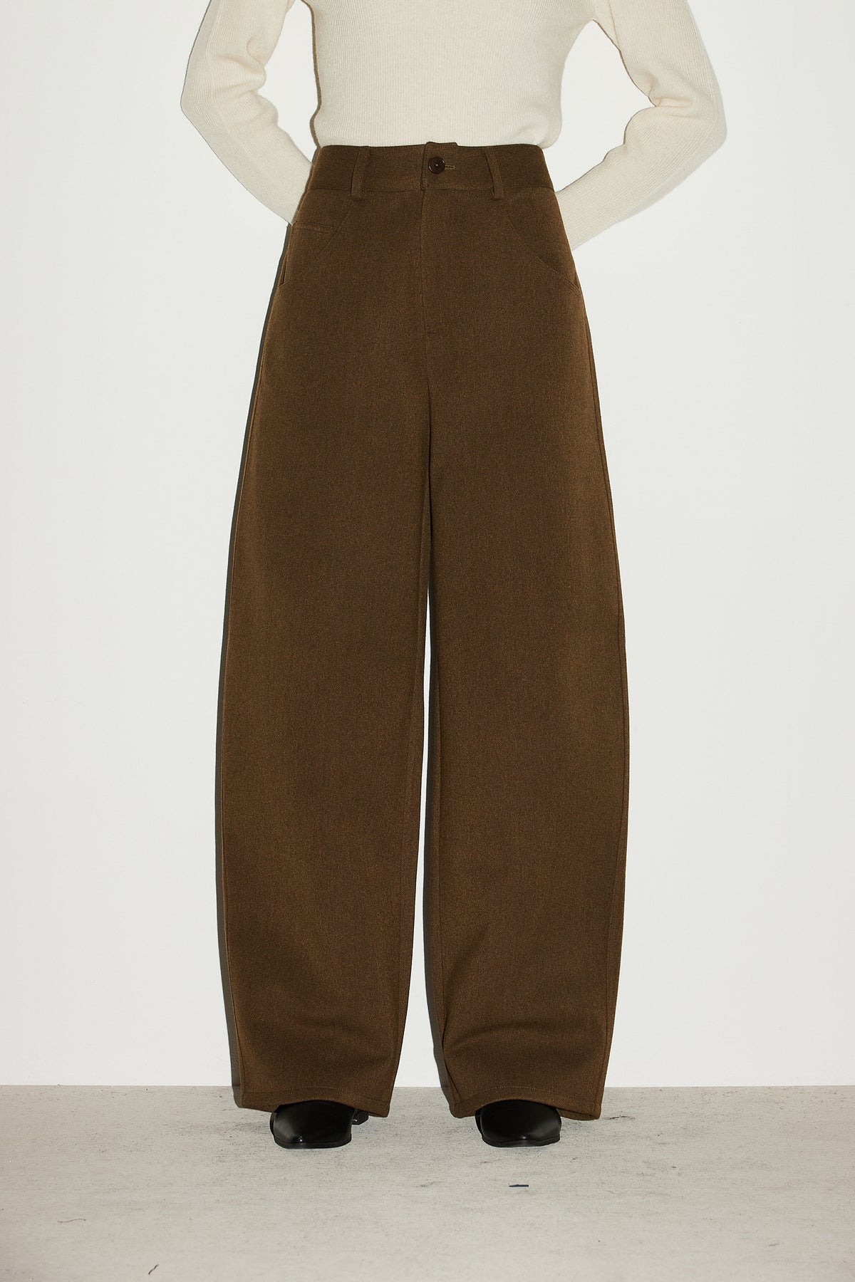 WOOL CURVED PANTS [KHAKI BROWN]