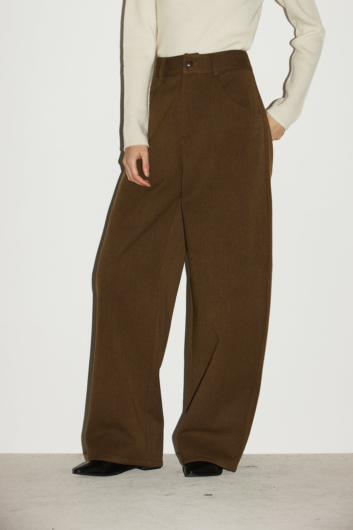 WOOL CURVED PANTS [KHAKI BROWN]