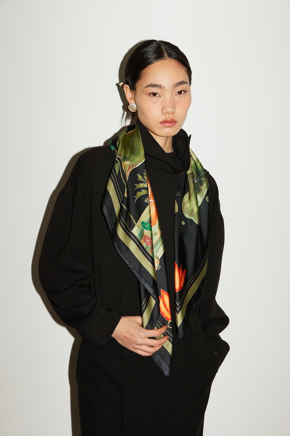 DRAPE HIGHNECK BLOUSE [BLACK]