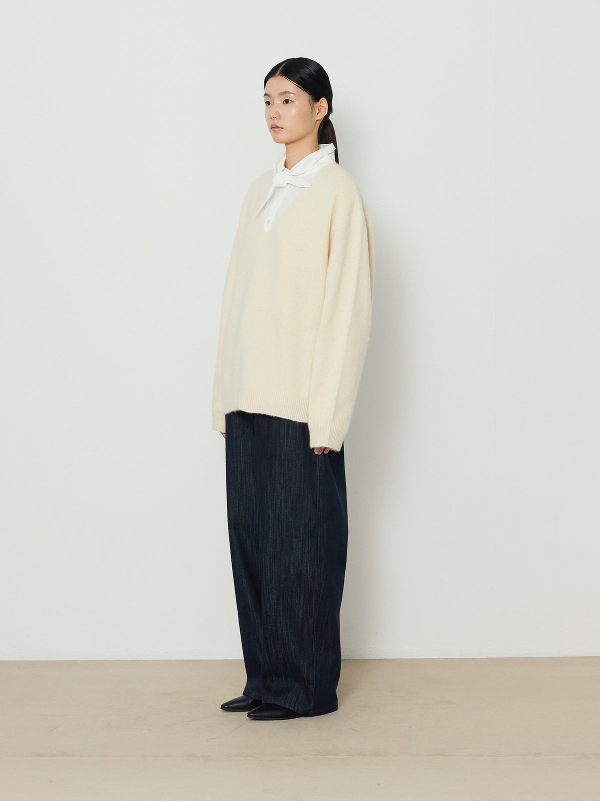 DEEP V-NECK BLEND KNIT [CREAM] 2