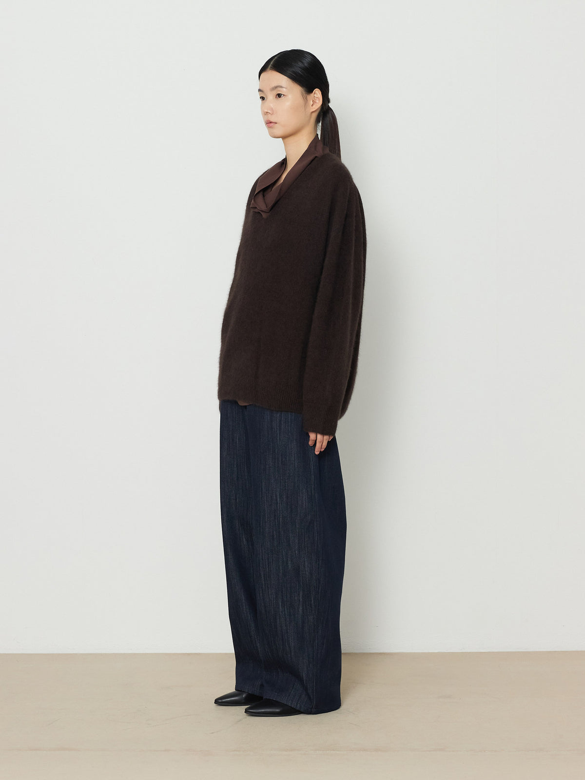DEEP V-NECK BLEND KNIT [BROWN] 2