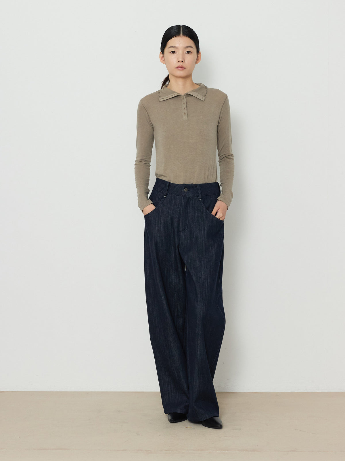 BUTTON TURTLENECK TOP [KHAKI] 9
