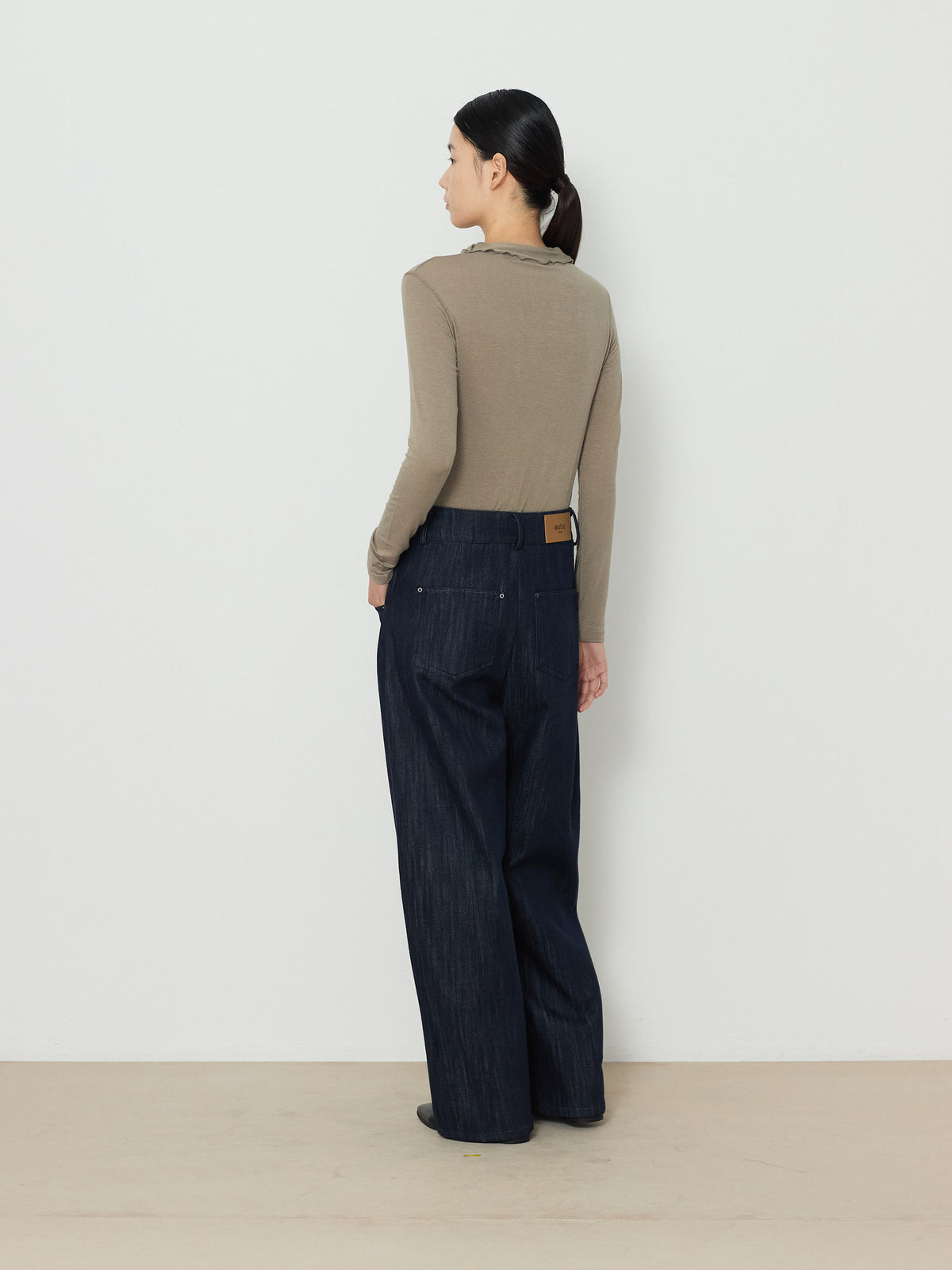 BUTTON TURTLENECK TOP [KHAKI] 10