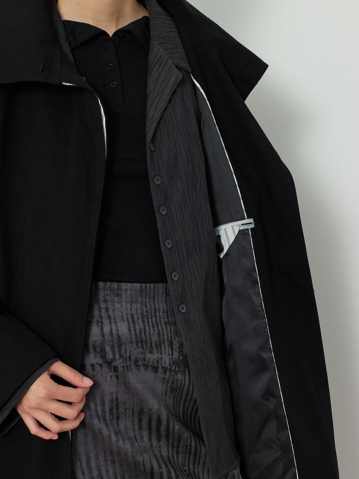 HIDDEN BUTTON HALF TRENCH COAT [BLACK] 13