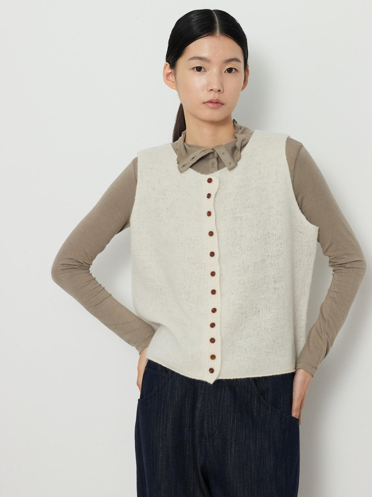 BUTTON TURTLENECK TOP [KHAKI] 12