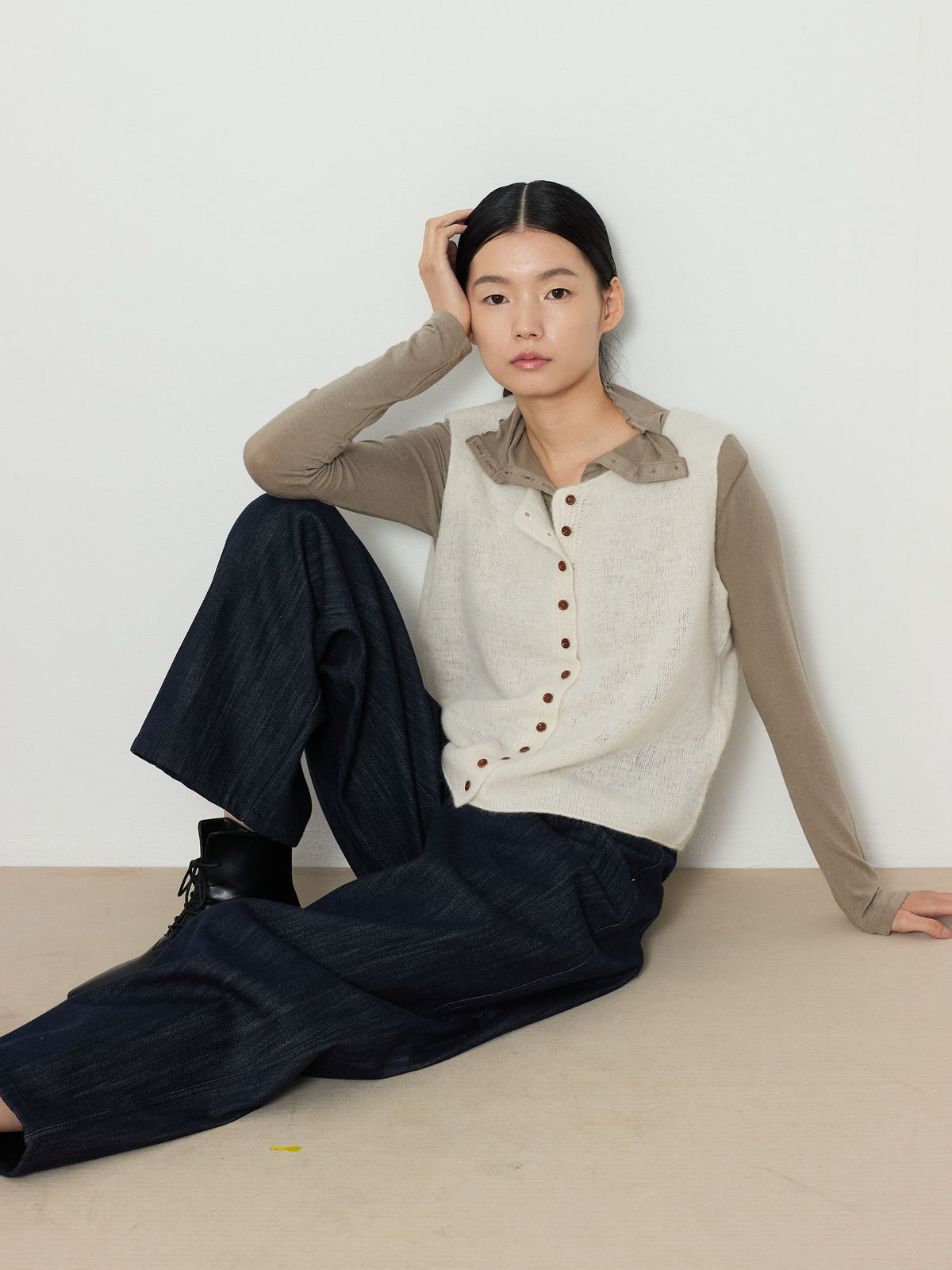 BUTTON TURTLENECK TOP [KHAKI] 15
