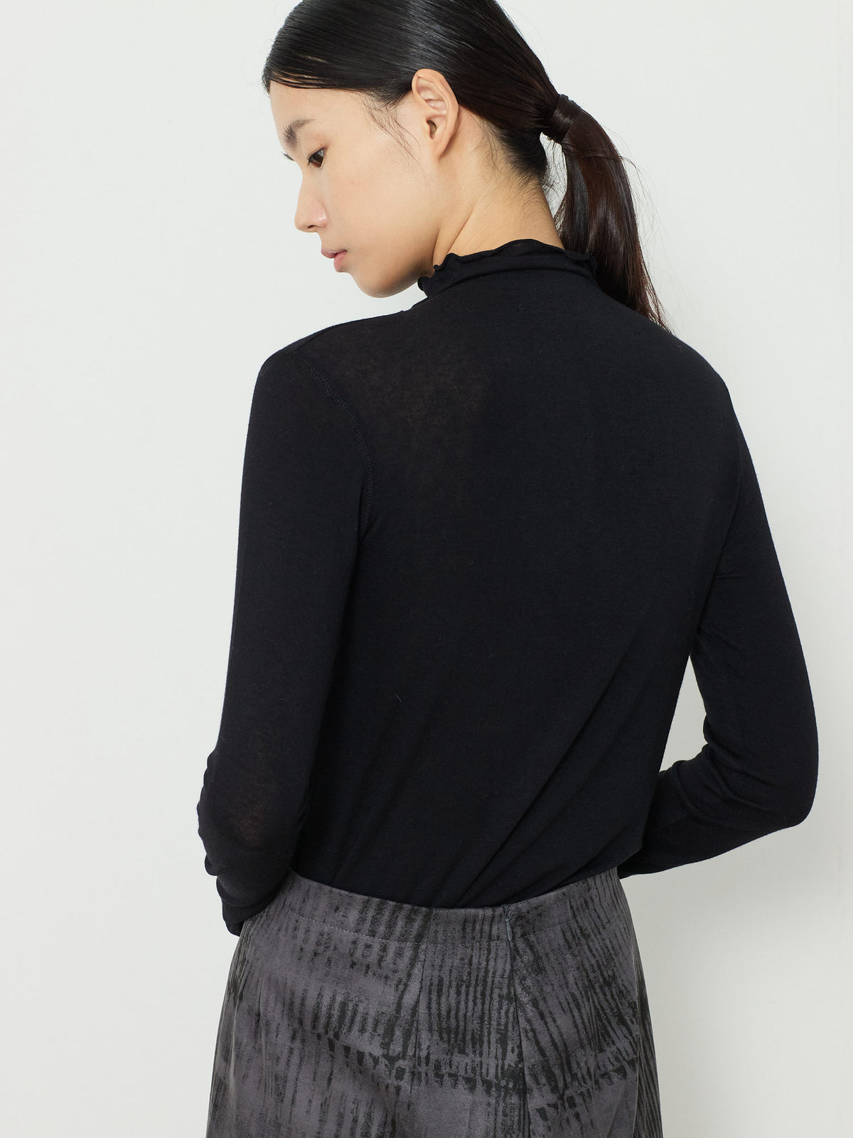 BUTTON TURTLENECK TOP [BLACK] 10