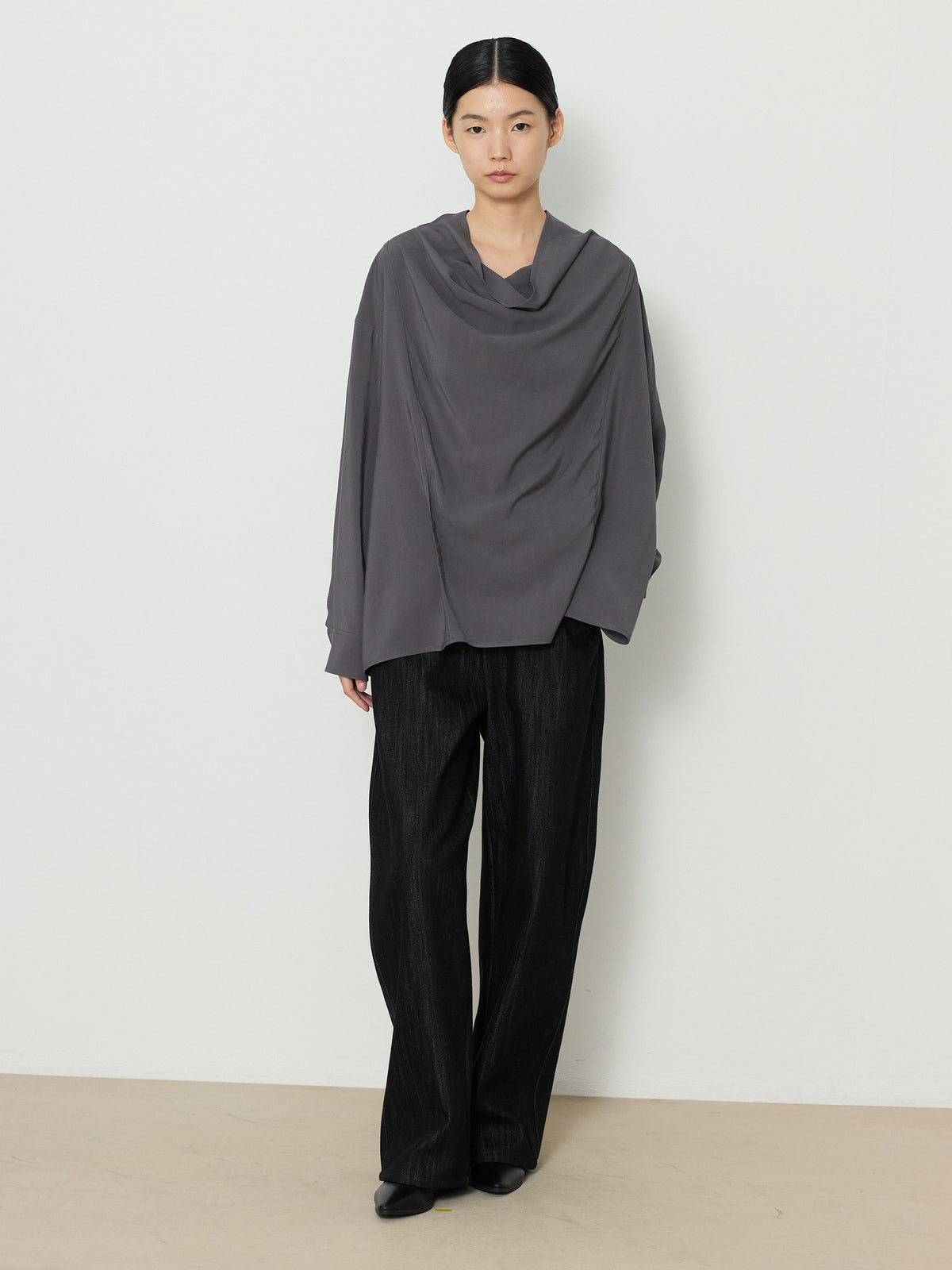 DRAPE NECK WRAP BLOUSE [CHARCOAL] 10