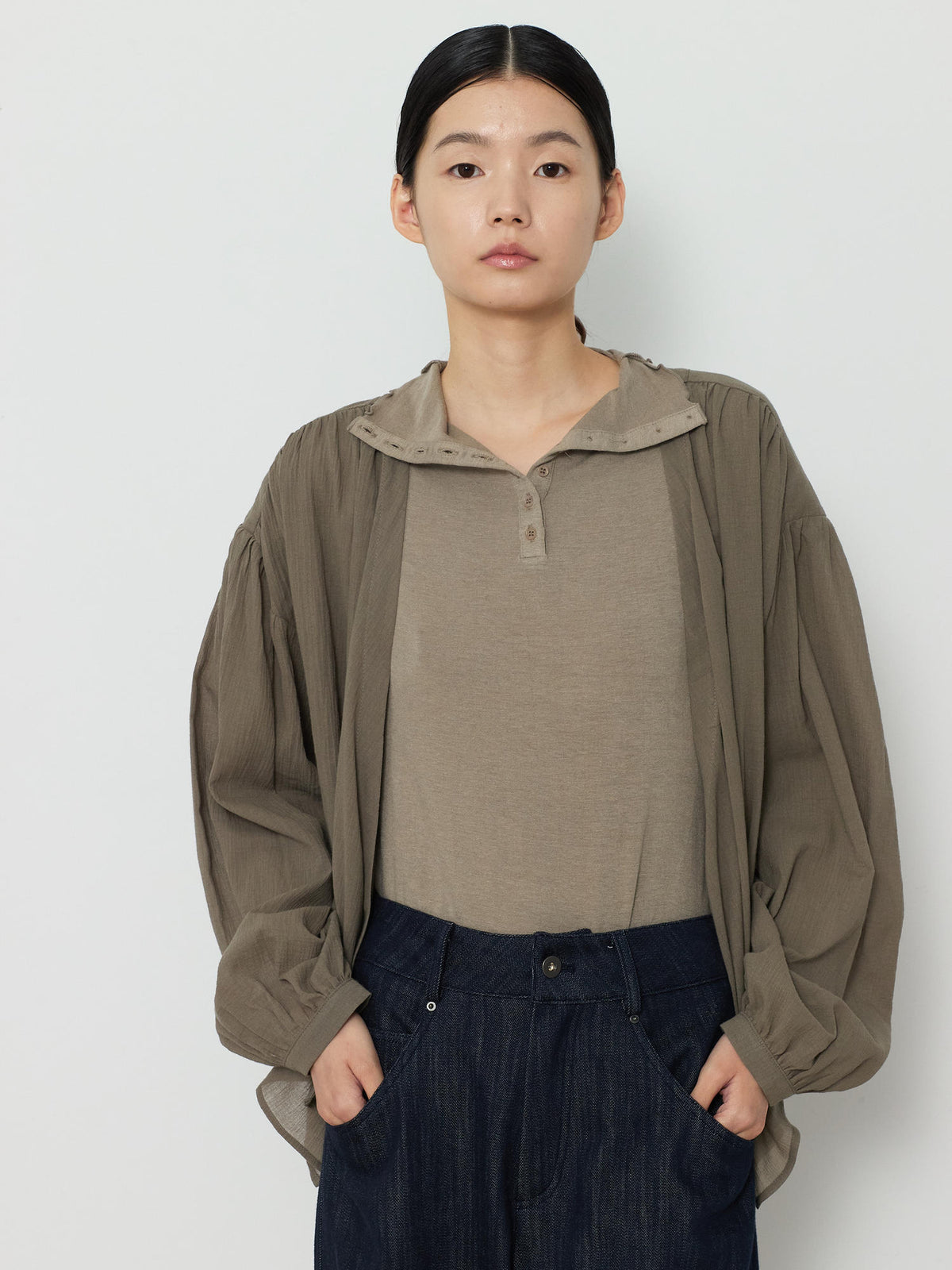 BUTTON TURTLENECK TOP [KHAKI] 17