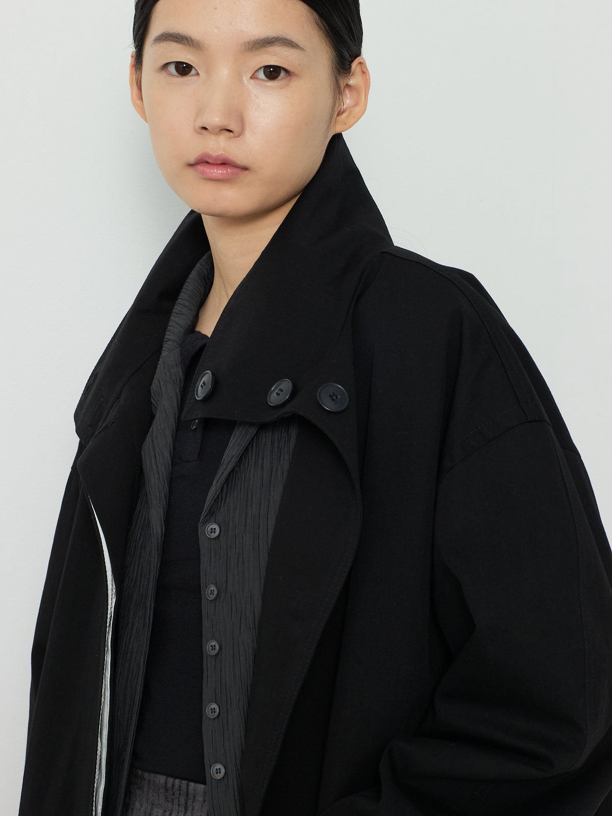 HIDDEN BUTTON HALF TRENCH COAT [BLACK] 11