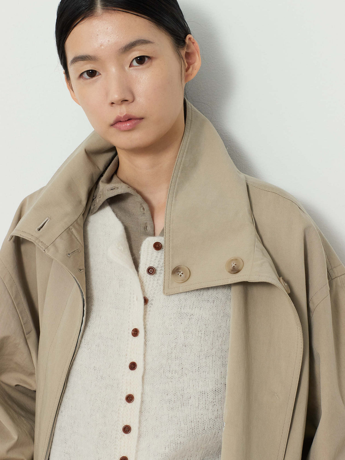 HIDDEN BUTTON HALF TRENCH COAT [BEIGE] 26
