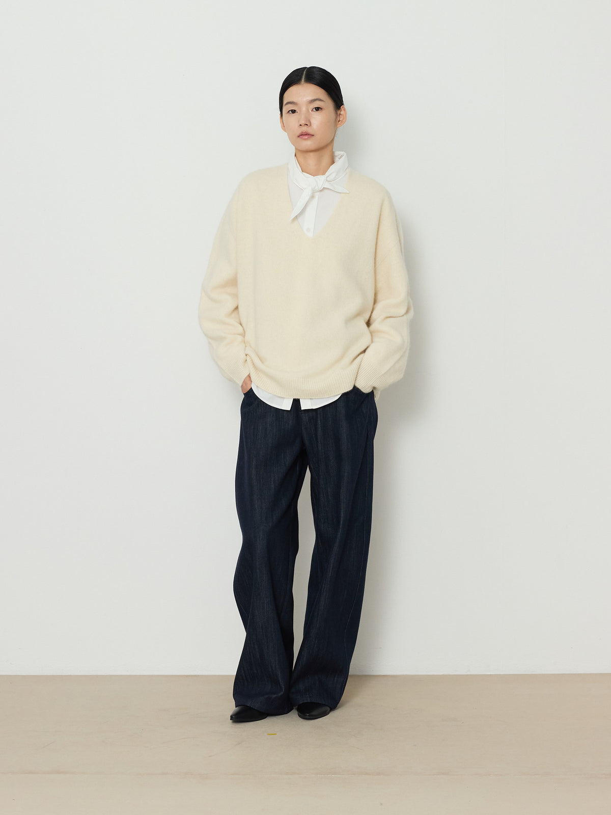 DEEP V-NECK BLEND KNIT [CREAM] 11