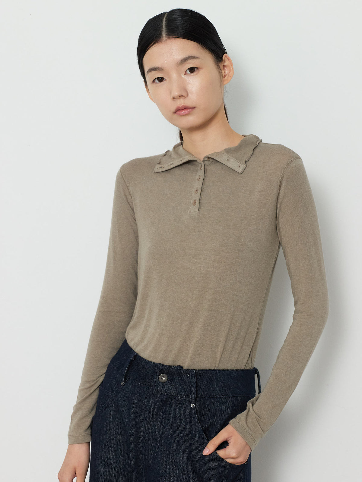 BUTTON TURTLENECK TOP [KHAKI] 4