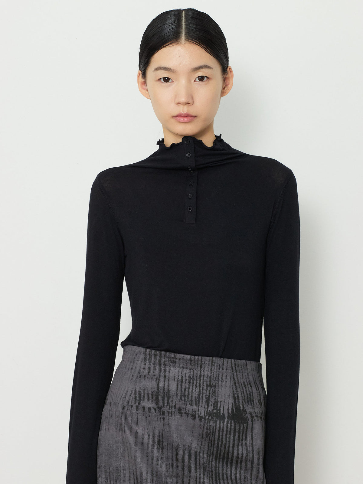 BUTTON TURTLENECK TOP [BLACK] 7