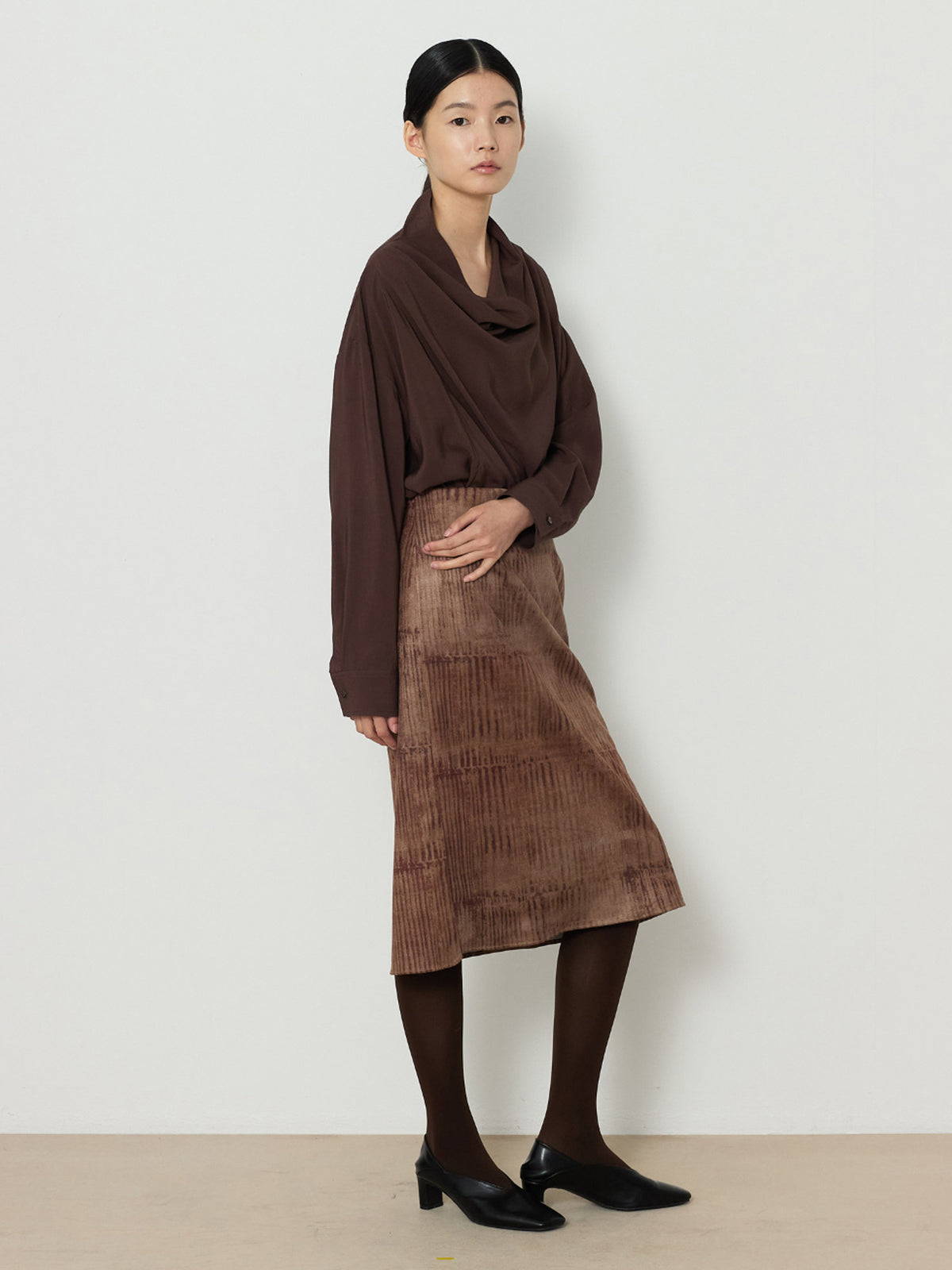 PRINTED SUEDE SKIRT [BEIGE]