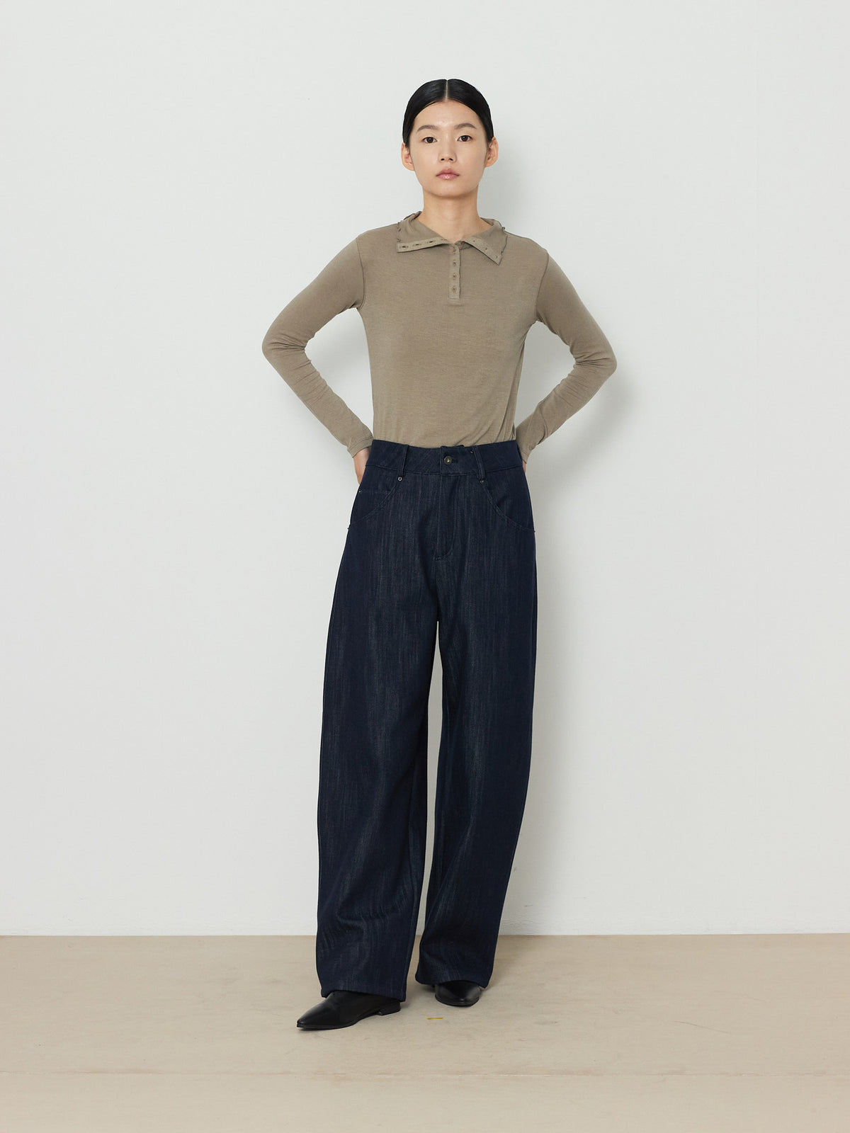 BUTTON TURTLENECK TOP [KHAKI] 11