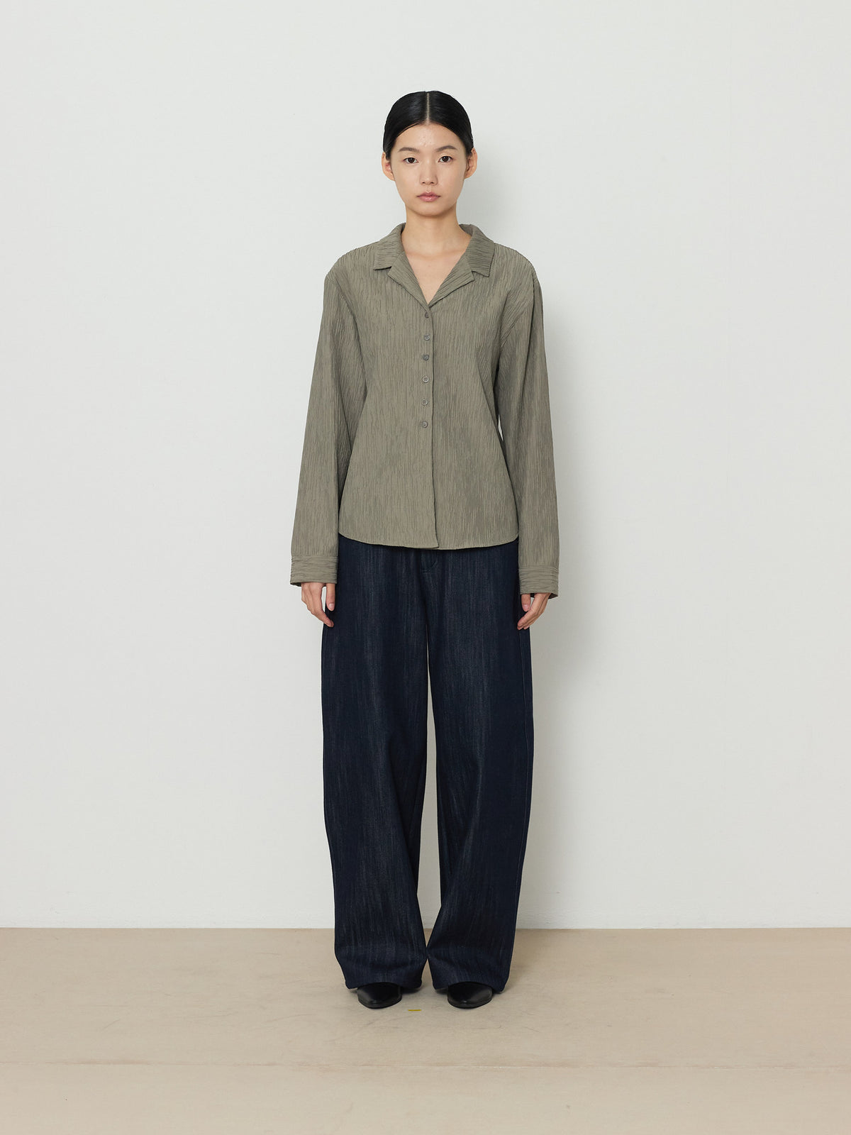 OPEN COLLAR PLEATS SHIRTS [LIGHT KHAKI] 1