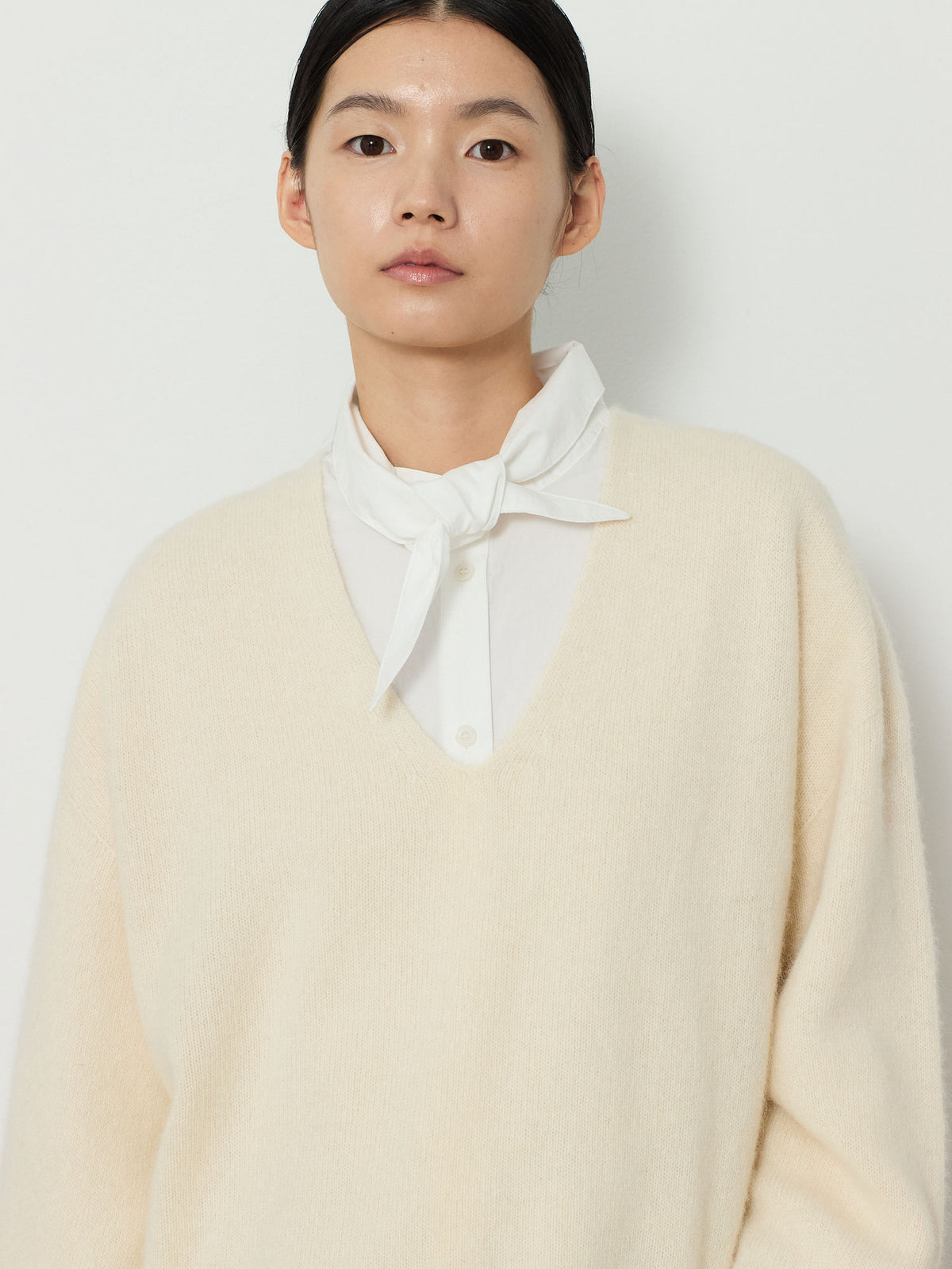 DEEP V-NECK BLEND KNIT [CREAM] 5