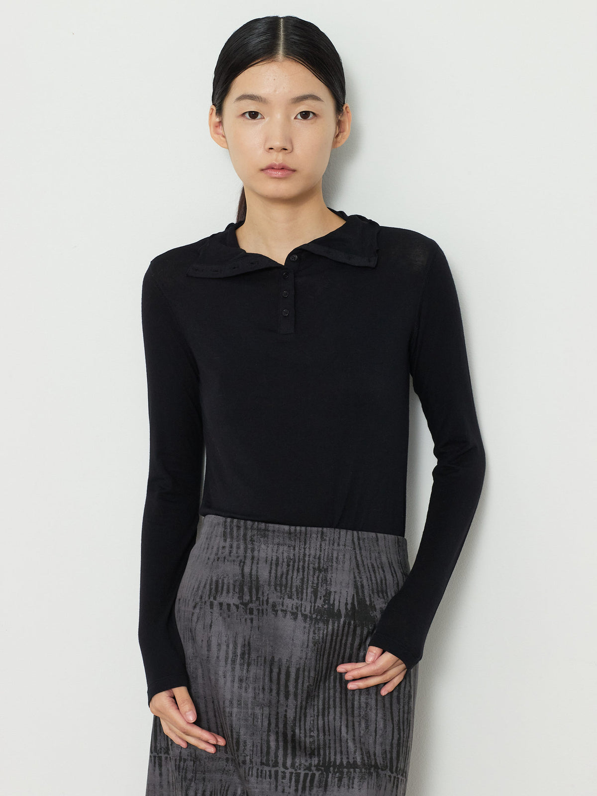 BUTTON TURTLENECK TOP [BLACK] 5