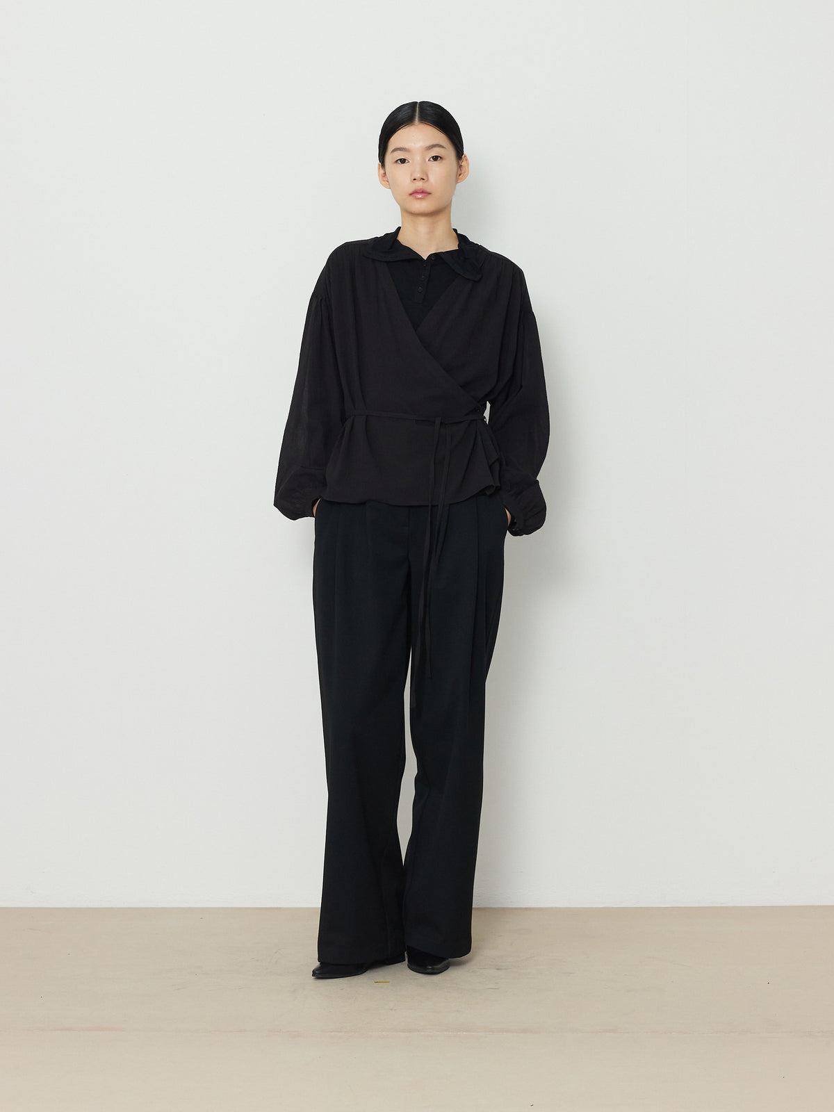 BUTTON TURTLENECK TOP [BLACK] 12
