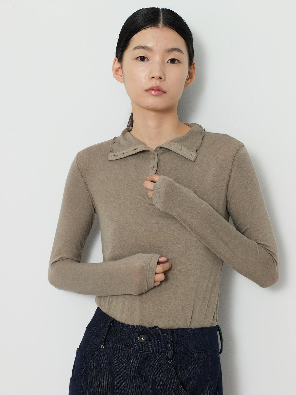 BUTTON TURTLENECK TOP [KHAKI] 5