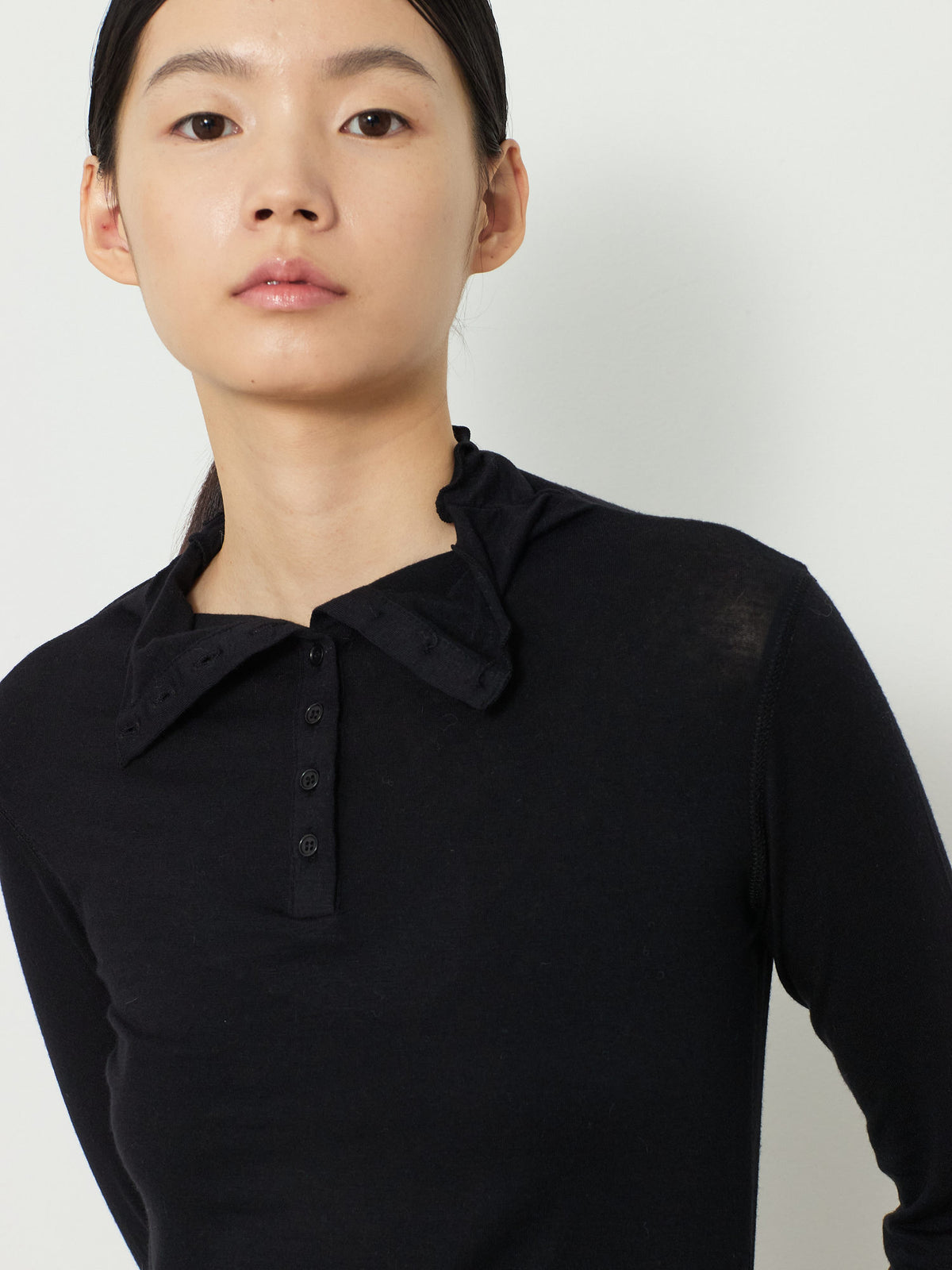 BUTTON TURTLENECK TOP [BLACK] 11