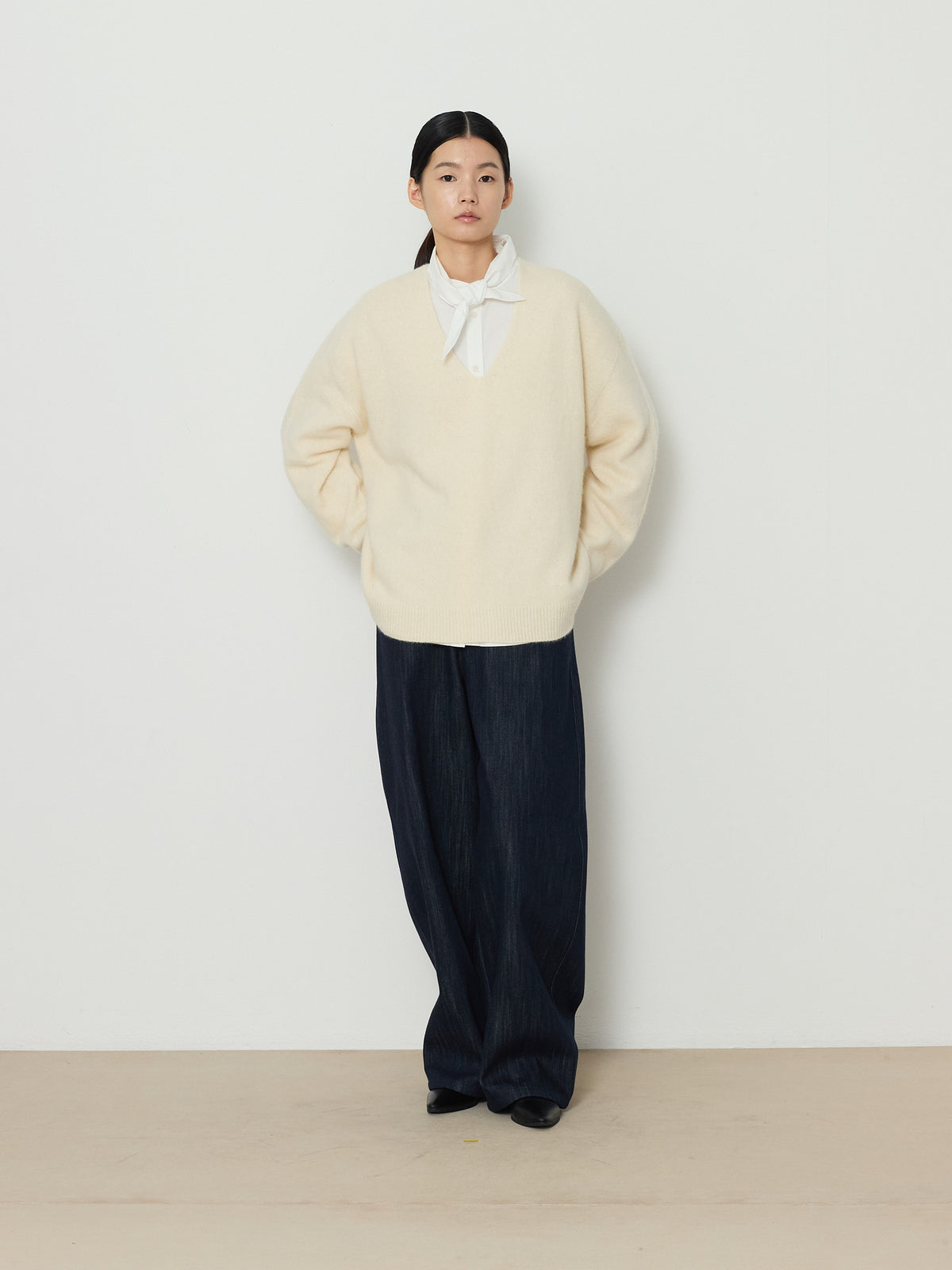 DEEP V-NECK BLEND KNIT [CREAM] 10